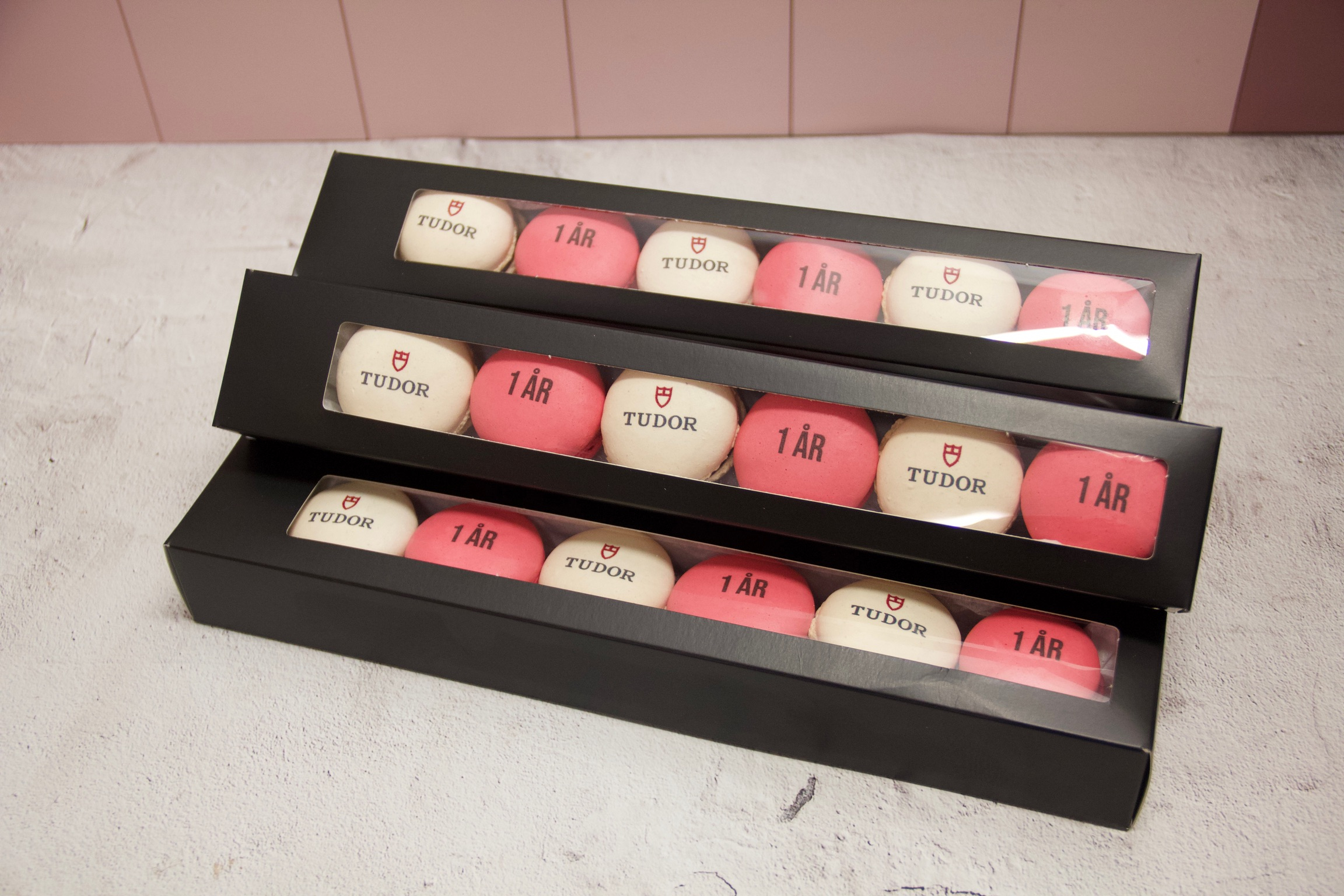 Sort gave�ske med 6 macarons